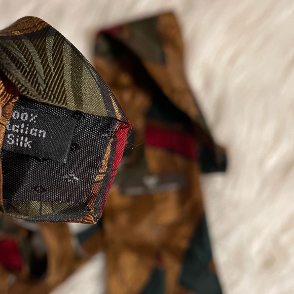 Mario Valentino Imported Silk Necktie - Picture 4 of 9